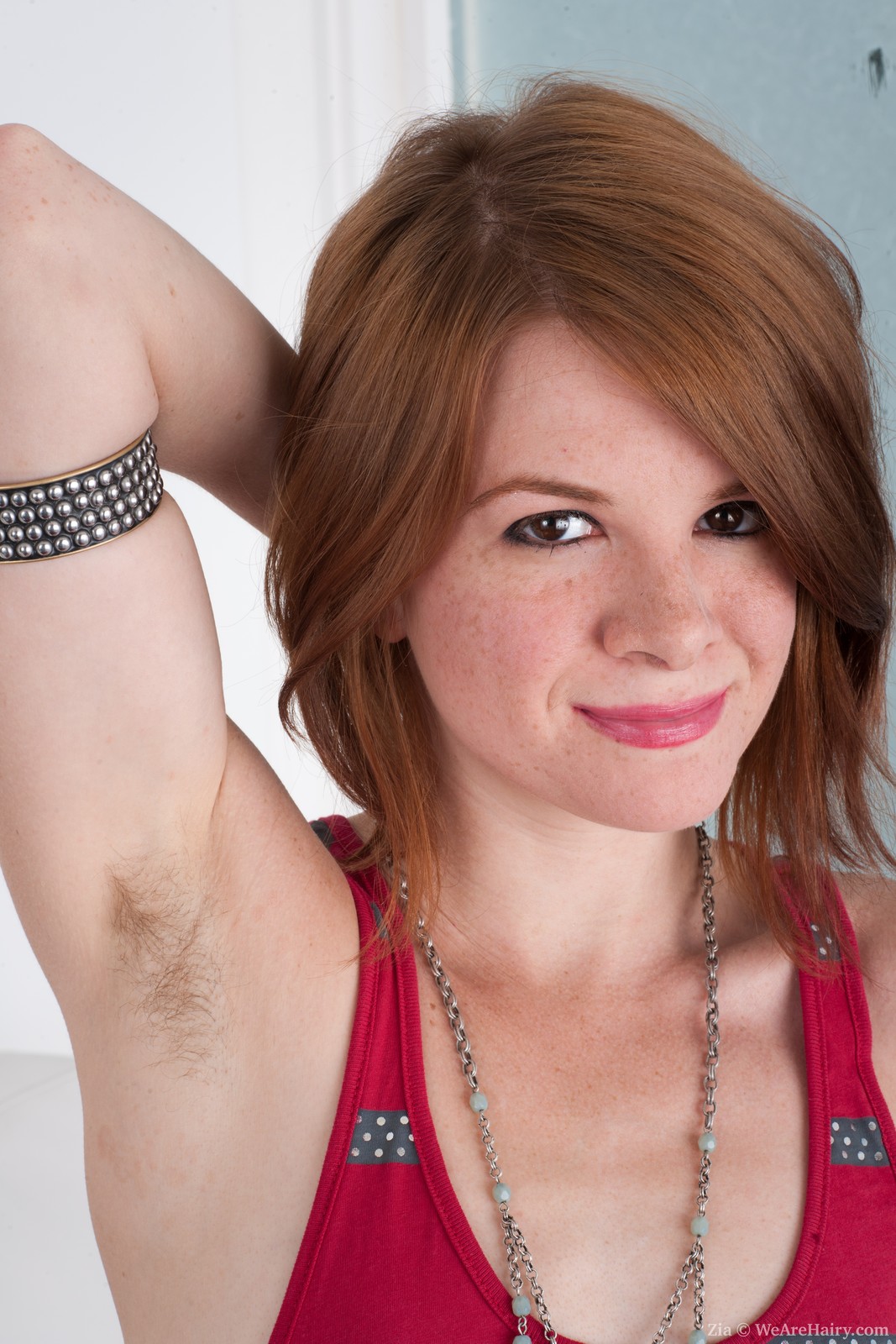 Zia_RedheadPosing_002