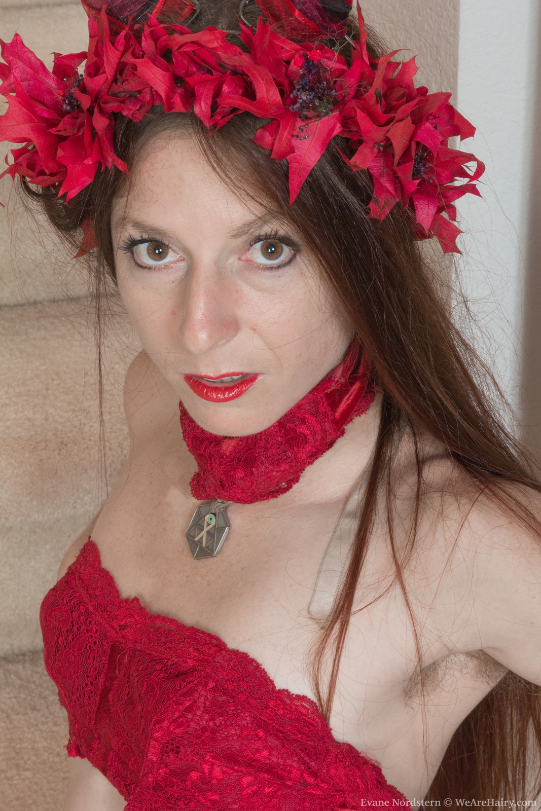 EvaneNordstern_TanStairsRedHat_034