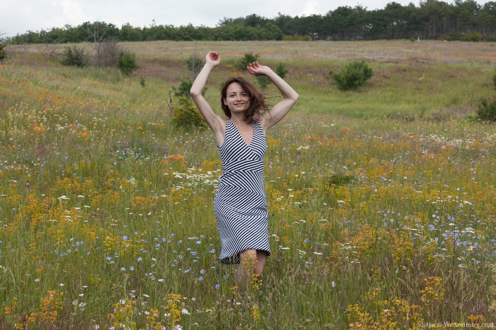 Shaya_RedTowelGreyDress_002-1