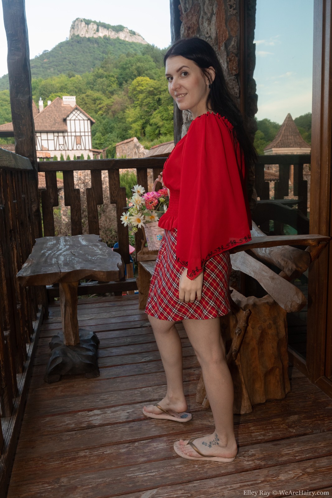 ElleyRay_RedBlouseRedSkrt_003-1