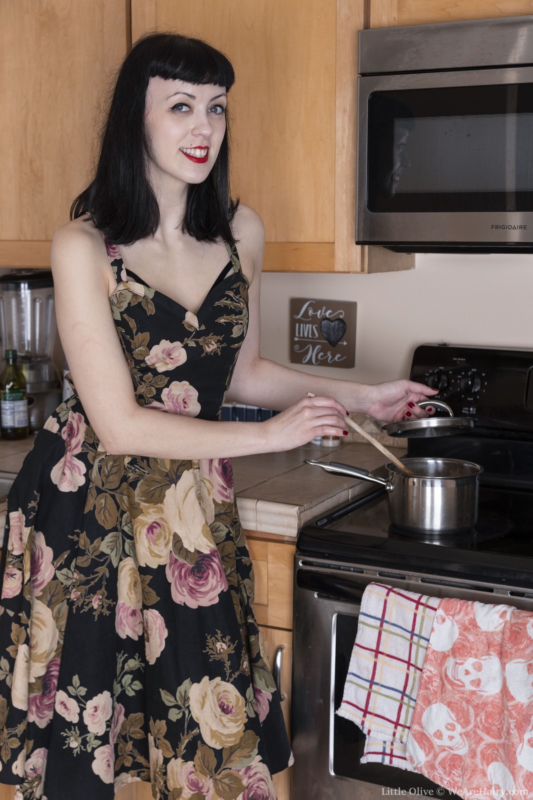 LittleOlive_BrownKitchenBlackLingerie_001